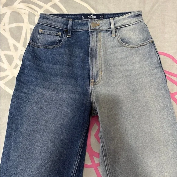 Hollister Ultra High-Rise Two-Tone Straight Leg Jeans - Picture 3 of 8